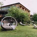 Отель Naturhotel Chesa Valisa Хиршегг