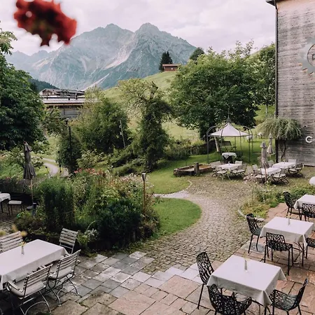 Naturhotel Chesa Valisa Szálloda