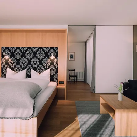 Szálloda Naturhotel Chesa Valisa